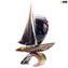 Segelboot mit Sockel – Chalcedon-Glas – Original Murano-Glas OMG
